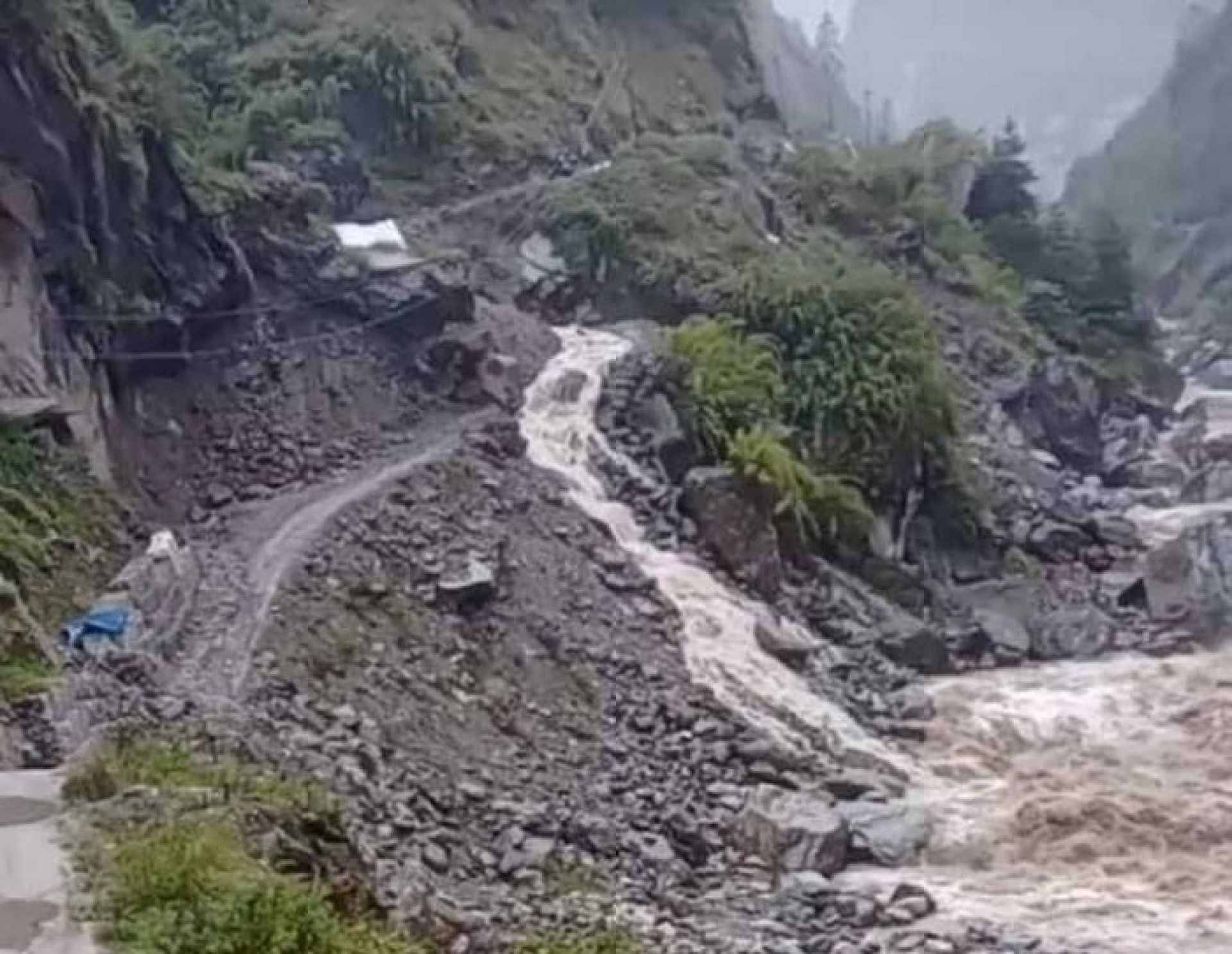 मनाङ पुग्ने रहर, बाटोको छैन भर